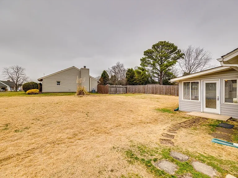 10932 Copperfield Dr — Photo 24