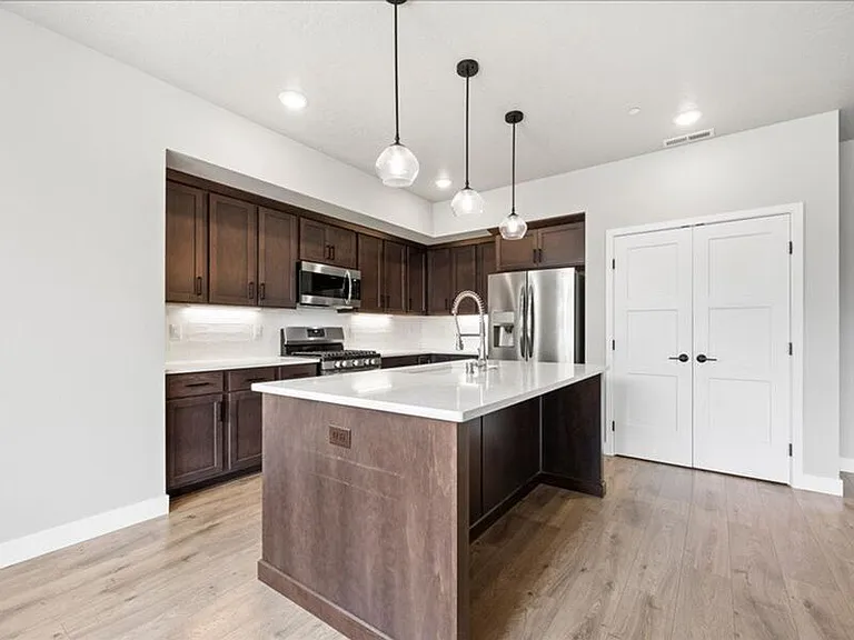 4725 Roark Dr — Photo 13