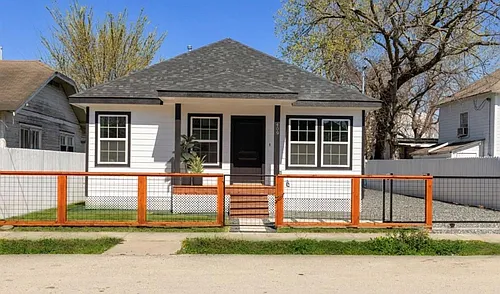 409 Winnie St Photo 1