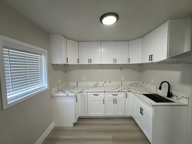 324 N Saint Louis St — Photo 2