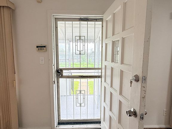 3rd image of 9283 Birwood St