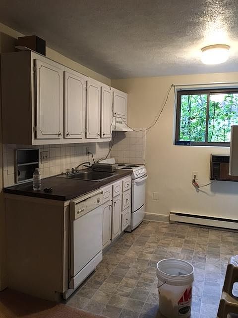 2nd image of 17 Brattle St