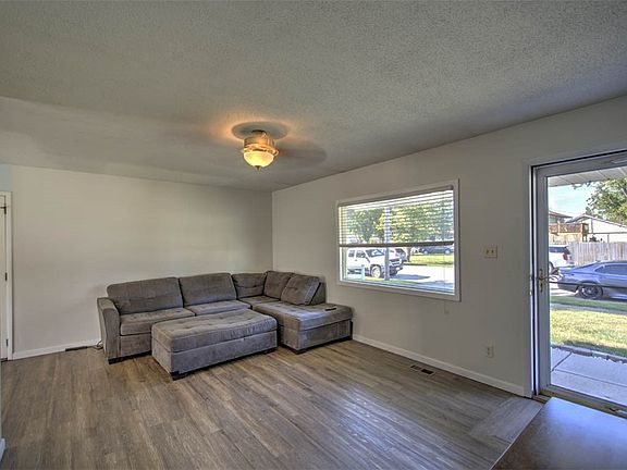 4th image of 3735 Fontenac Dr