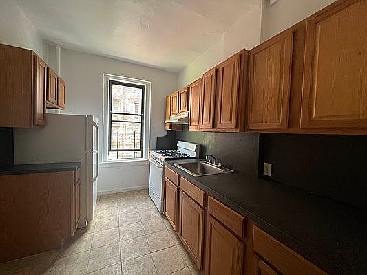 1st image of 21 Seaman Ave #3L