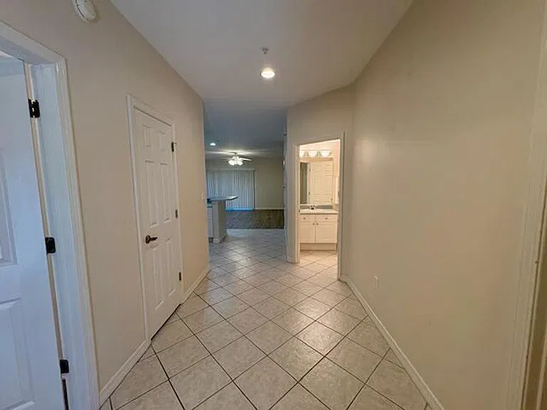 406 Westlake Ct — Photo 3