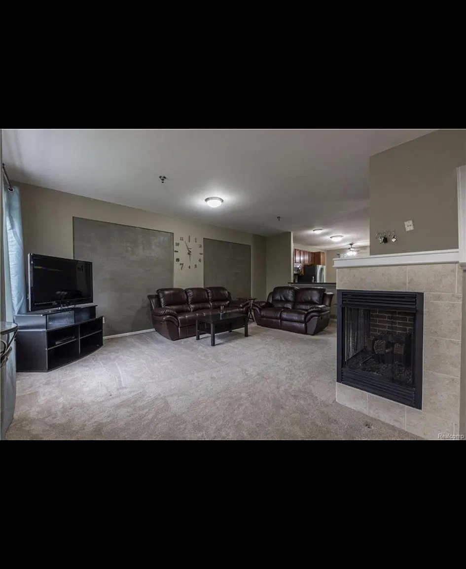 3 bed, 1649 sqft, $2,500 — Photo 1