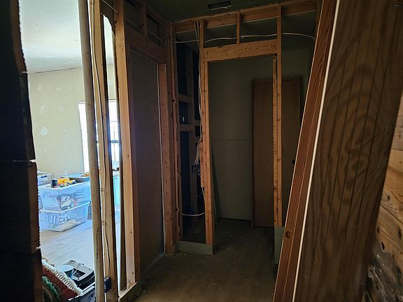 5th image of 113 S Avenue D