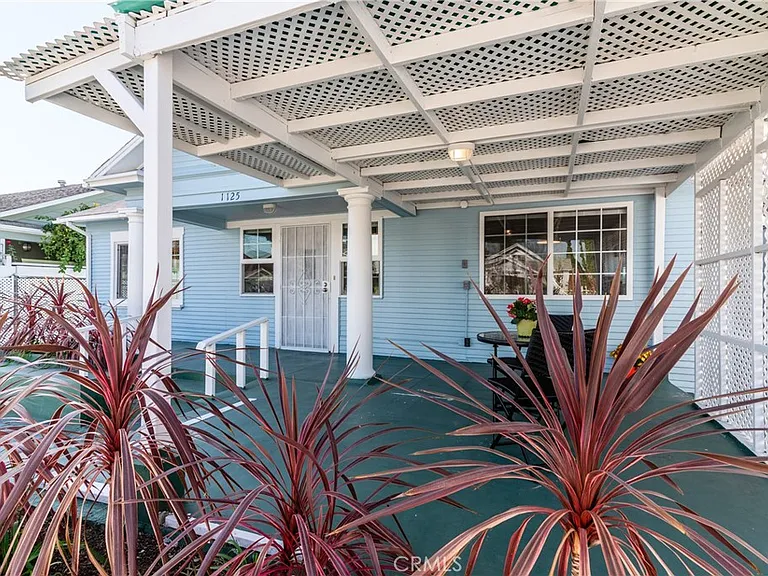 1125 N Heliotrope Dr — Photo 29