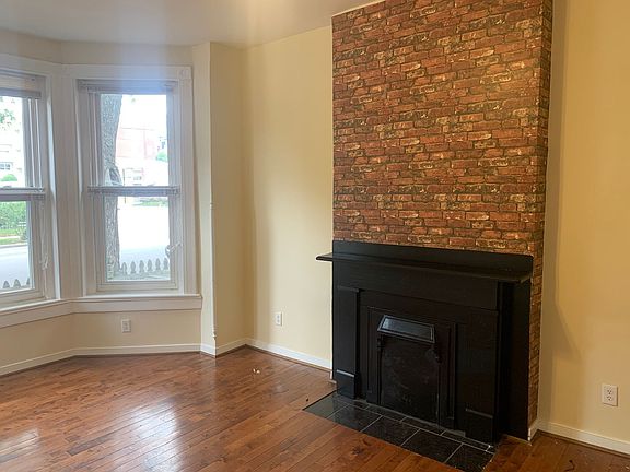 3rd image of 1114 W Marshall St APT A