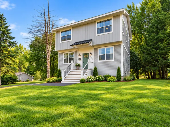 2408 N Spojnia Rd, McHenry, IL 60050