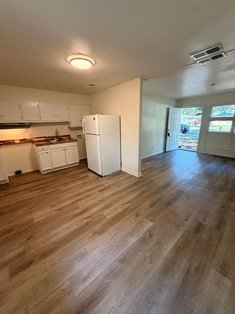3 Bedroom Single Family House 6459 Barker Dr N in Mobile AL 36608 — Photo 3