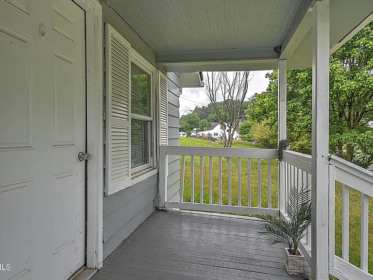 463 Manville Rd — Photo 6