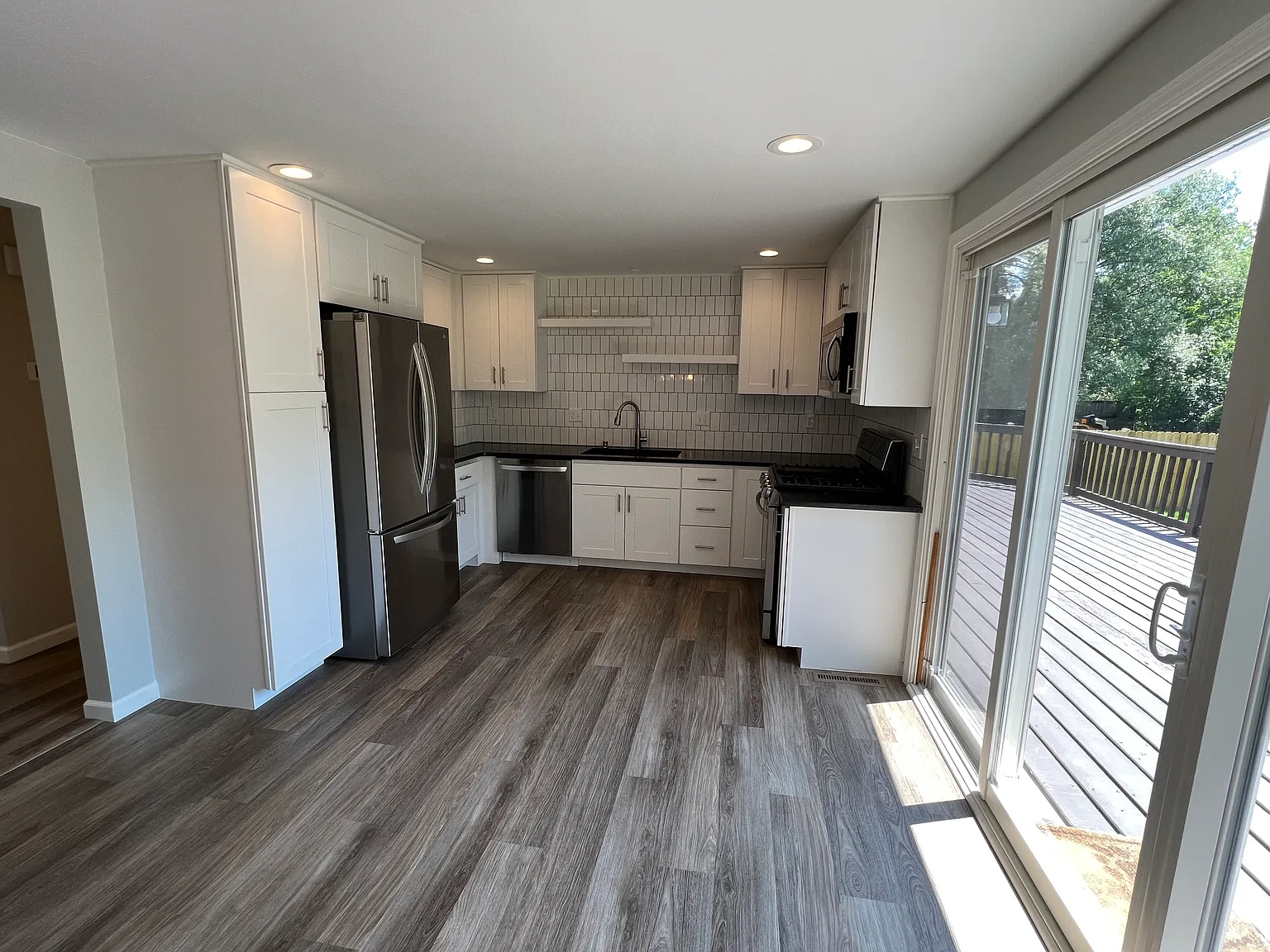 5697 Ellis Rd — Photo 2