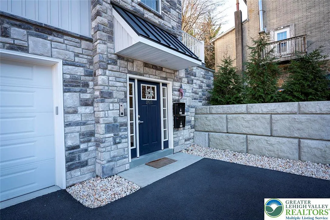 3 bed, 3.0 bath, 1800 sqft, $2,950 — Photo 4