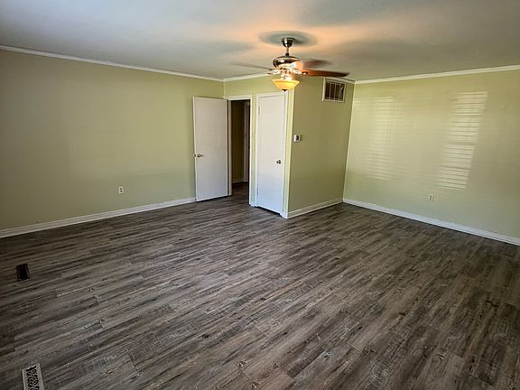 2nd image of 819 Center St #819