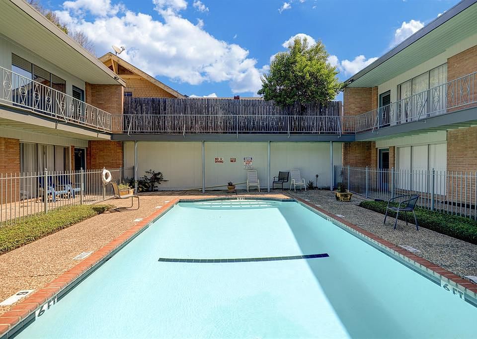 1st image of 3703 Roseland St Unit 7