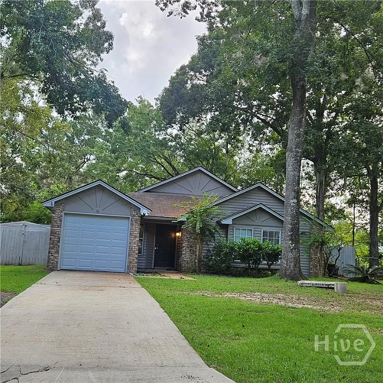 3 bed, 2.0 bath, 1387 sqft, $2,200 — Photo 2