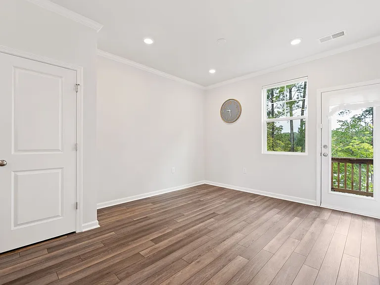 1090 Shoreside Dr — Photo 4