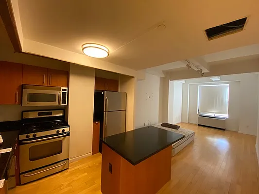 Sold by Manhattan Network Inc. | media 3