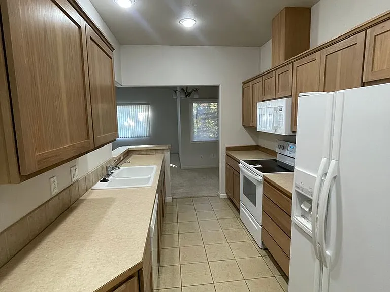 217 E Garden Ave — Photo 5