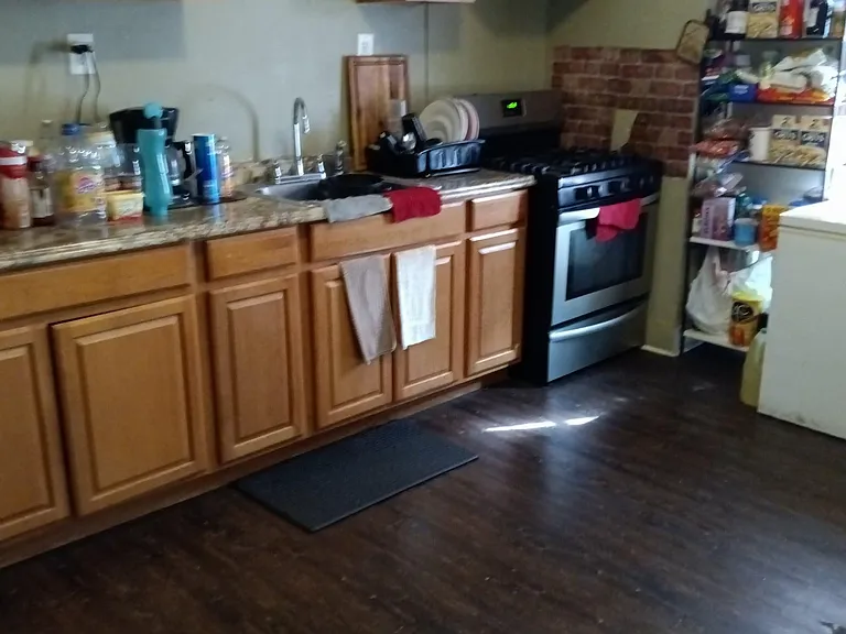 1407 E 6th St #1 — Photo 3