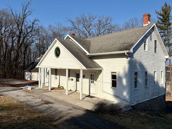 216 Sinking Springs Ln