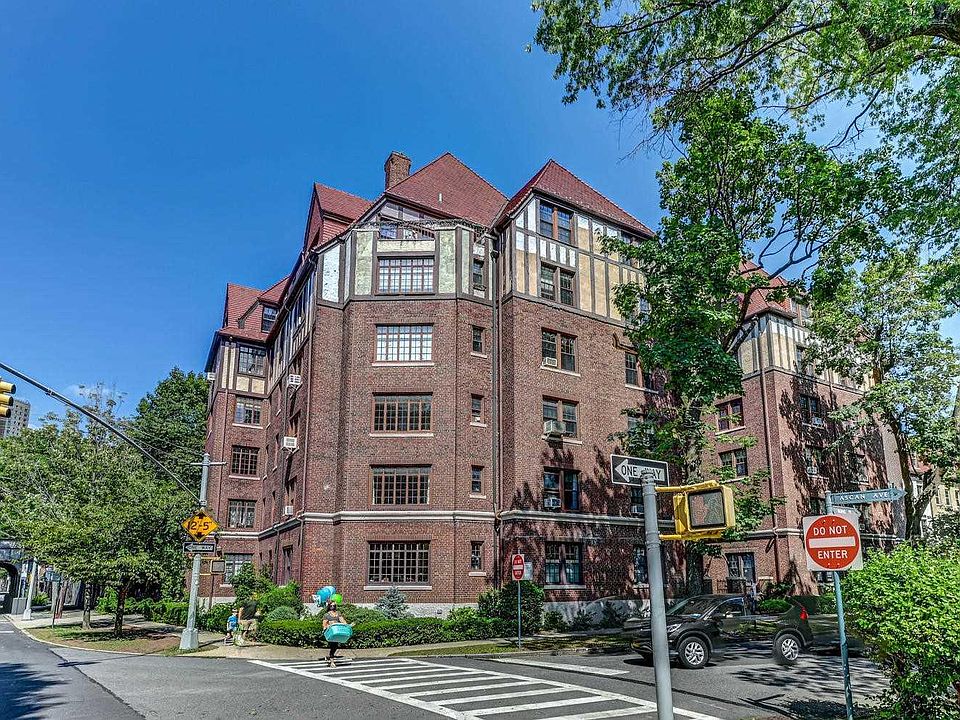 1st image of 150 Burns St APT 4F