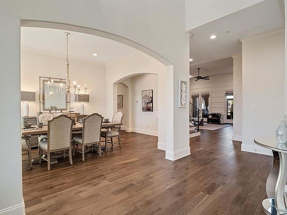 3rd image of 1130 Greenbrier Lakes Blvd