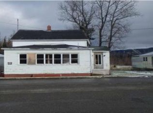 51 Silver St, Mars Hill, ME 04758