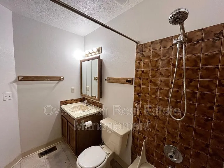 8000 Queen Victoria Dr #2 — Photo 9