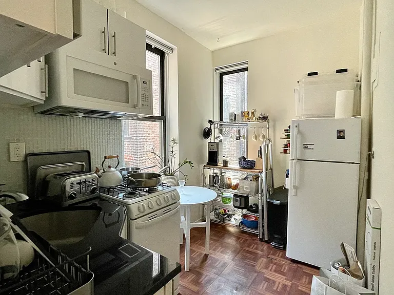230 E 25th St #4A — Photo 5