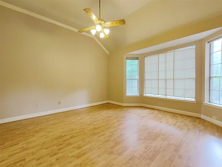 5019 Greenriver Valley Dr — Photo 9