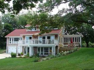 3092 Eagle Point Dr, Dubuque, IA 52001