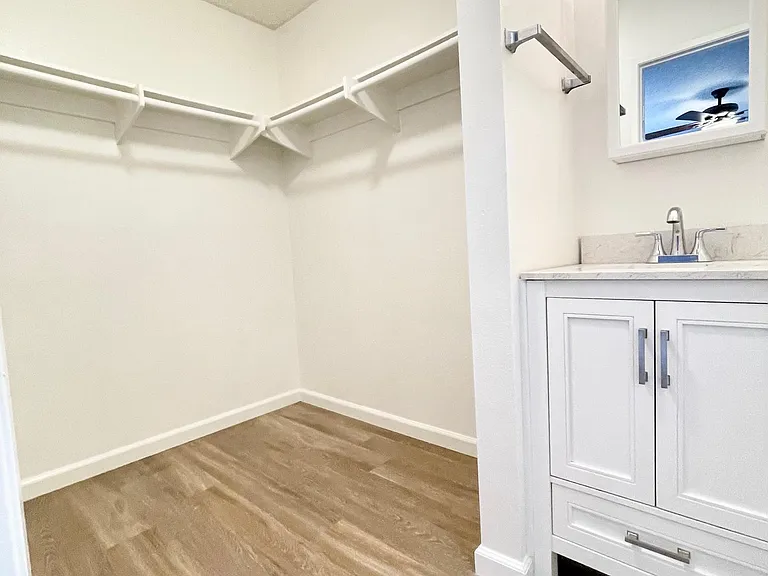 2350 Sea Breeze Dr — Photo 4