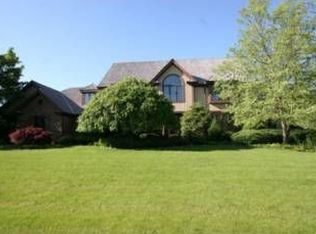 5681 River Park Dr, Libertyville, IL 60048