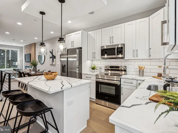 2123 E Dakota St, Philadelphia, PA 19125