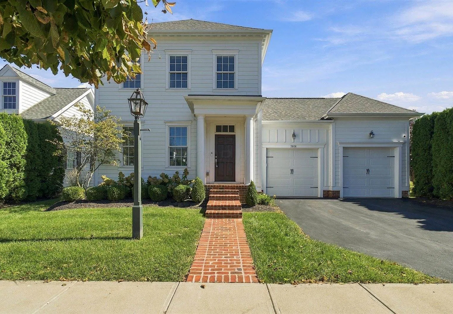 4 bed, 4.5 bath, 5948 sqft, $8,995 — Photo 1