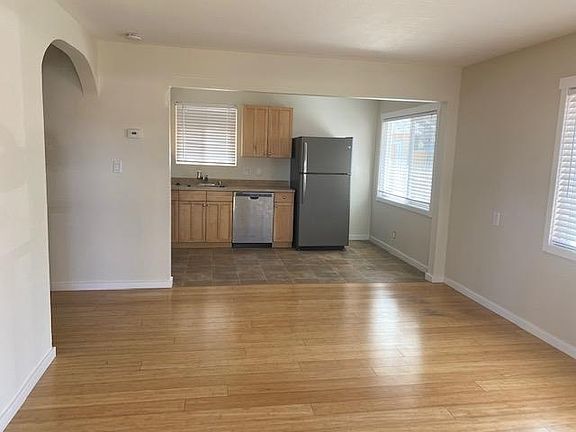 4th image of 1044 Fewtrell Dr