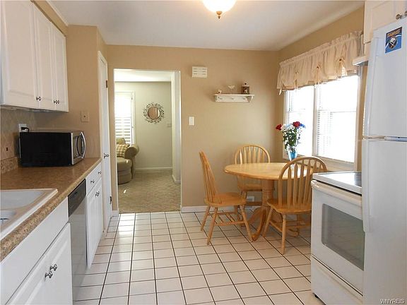 4th image of 54 Pearce Dr