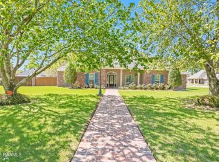 1153 Bear Creek Cir, Breaux Bridge, LA 70517