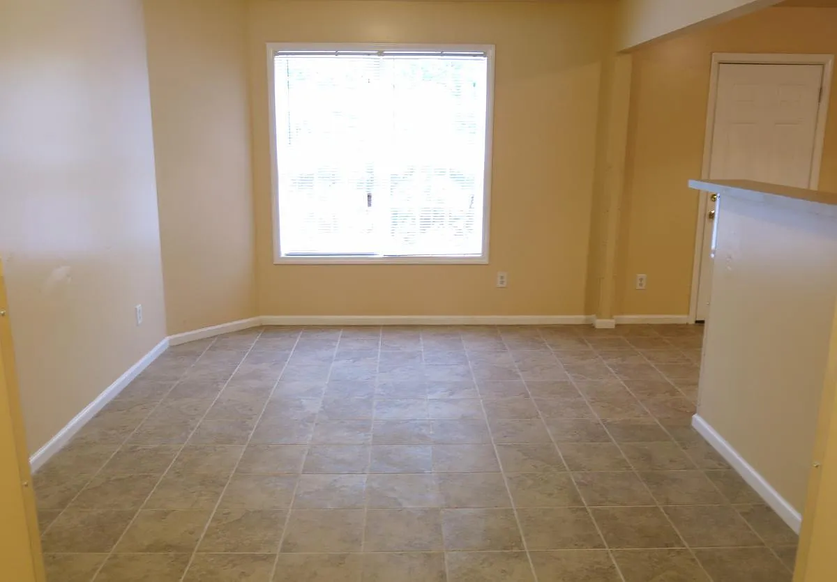 3 bed, 1400 sqft, $1,650 — Photo 4