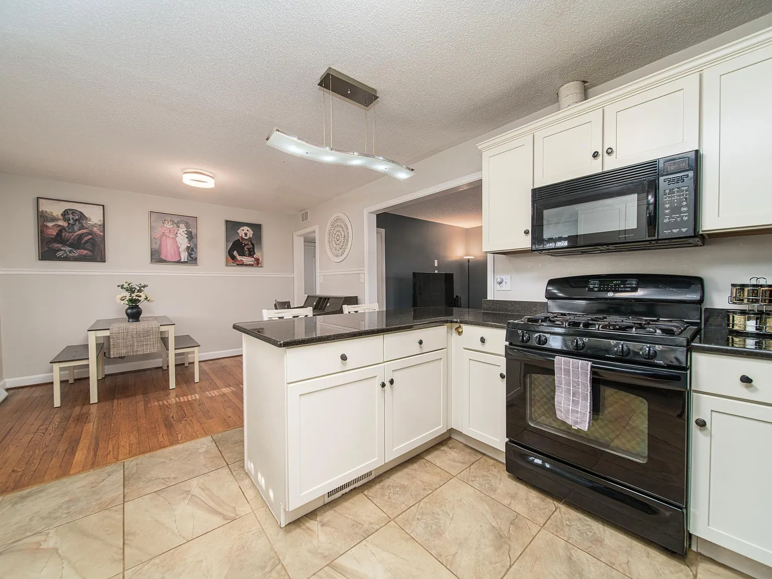 4 bed, 1350 sqft, $2,400 — Photo 4