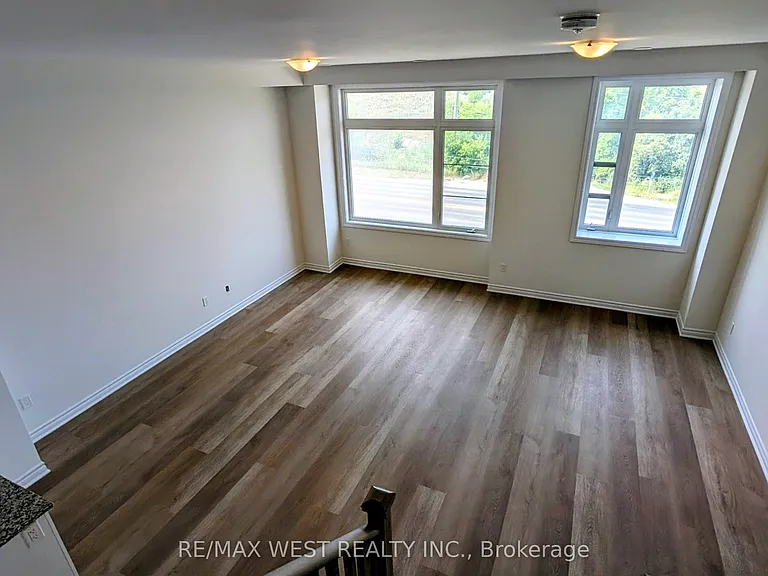 91 Inverary Cres — Photo 13