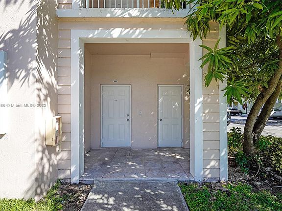 4th image of 2733 NE 3rd Ct Unit 106