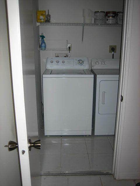 Laundry room w/d