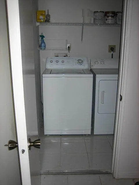 Laundry room w/d