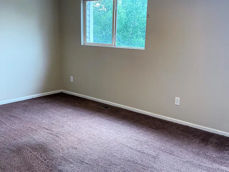 983 Canary Ct — Photo 30