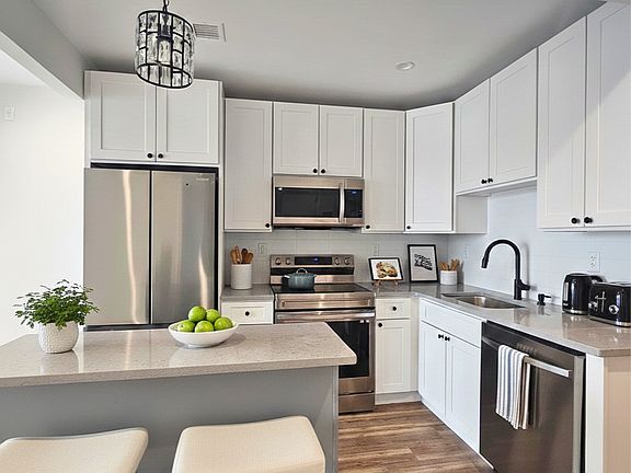 2nd image of 30-88 21st St #3R