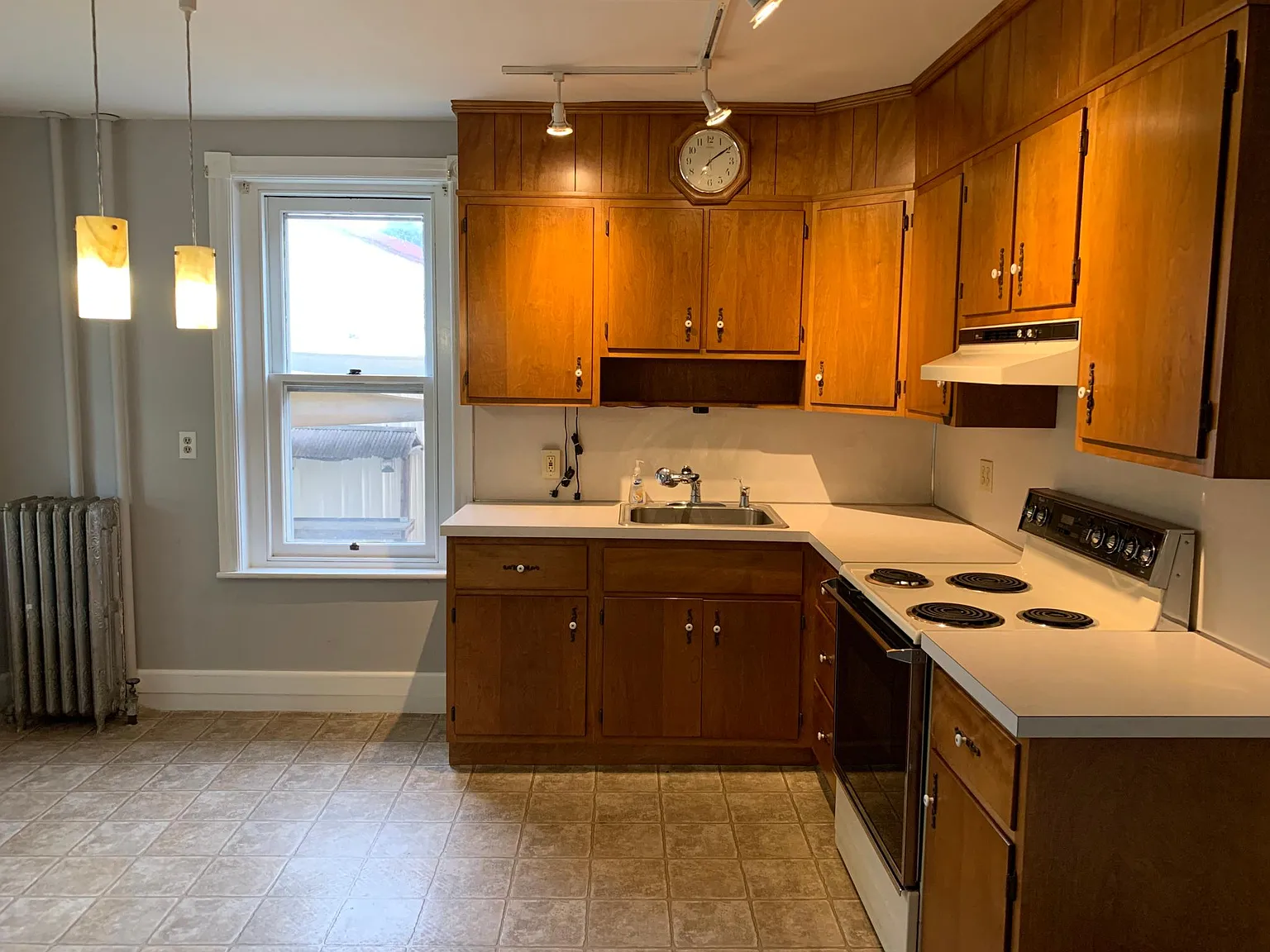2 bed, 1200 sqft, $1,700 — Photo 1