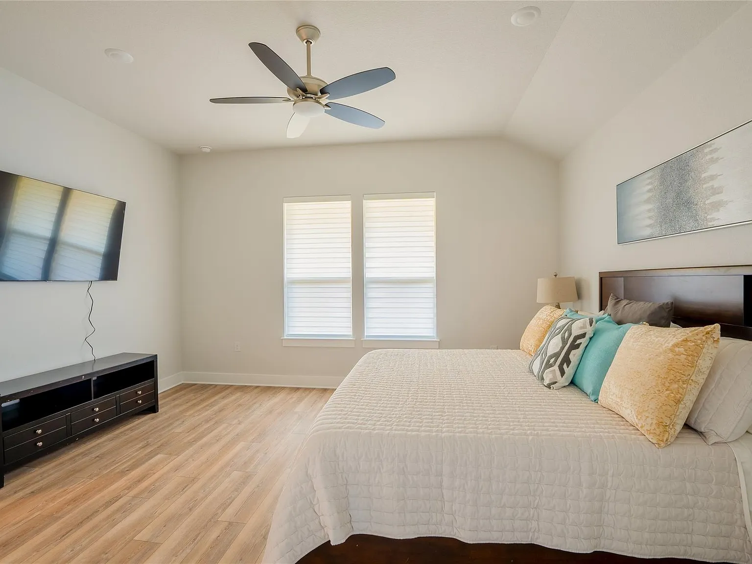 3 bed, 2.0 bath, 1809 sqft, $2,800 — Photo 3